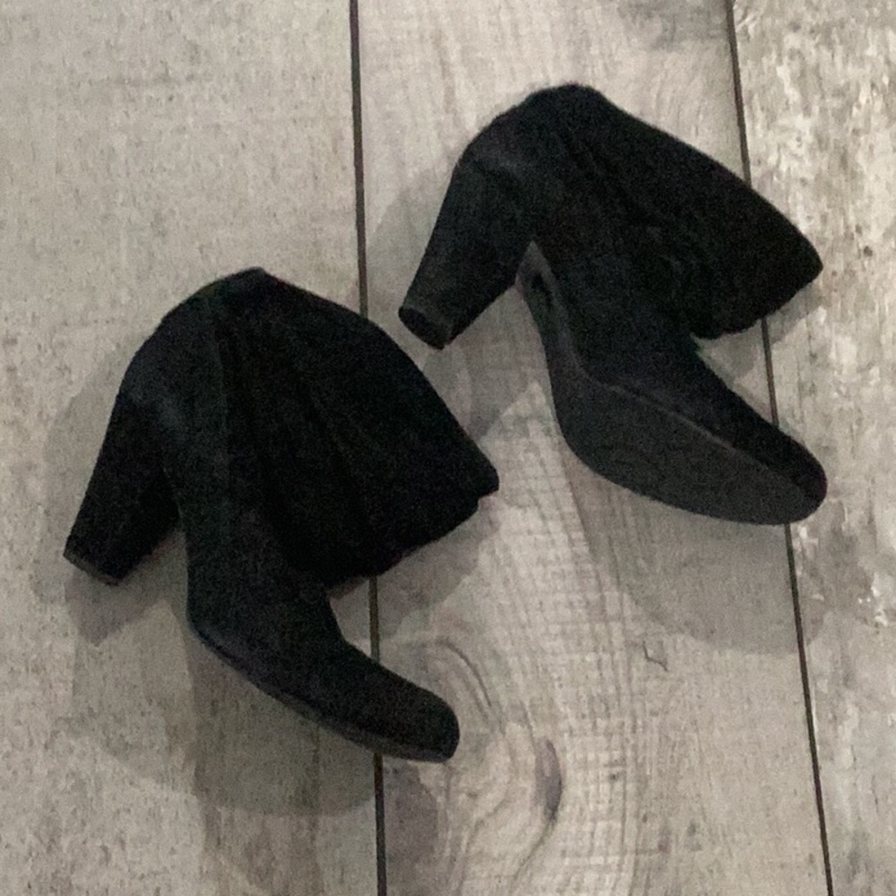 BCBG booties suede black boots 2 inch heels size 8 has some wear to it